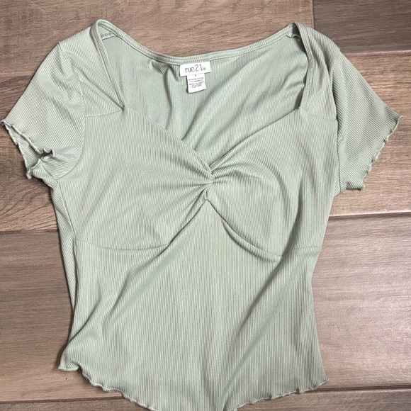 Rue21 Tops - Rue21 Mint Green Twist Front Tee